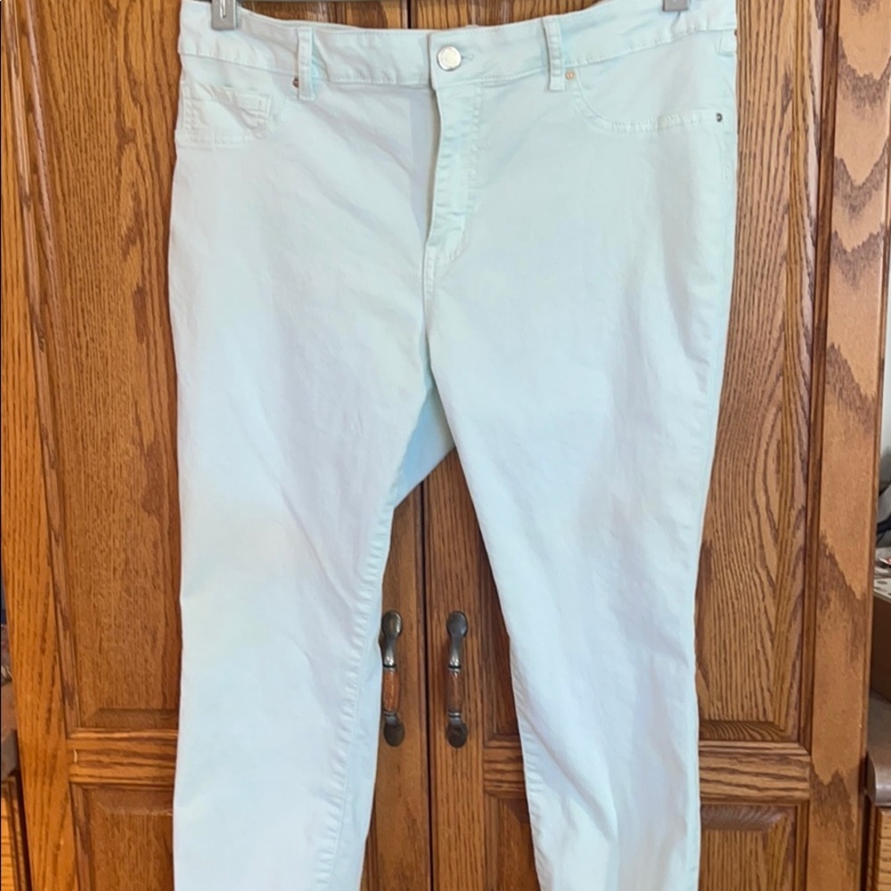 Brody Jeans Easy High Rise Crops.